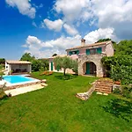 Villa Franciska In Smoljanci - Haus Für 5 Personen *